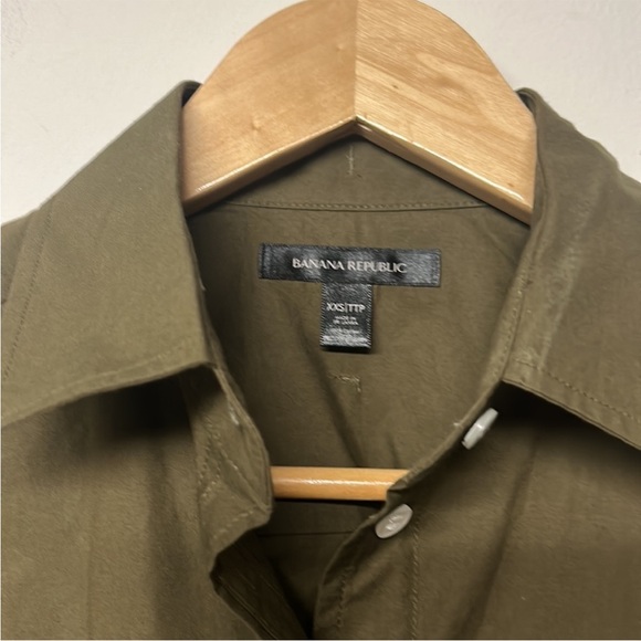 Banana Republic Boxy Cropped Button Down Shirt - Picture 5 of 9